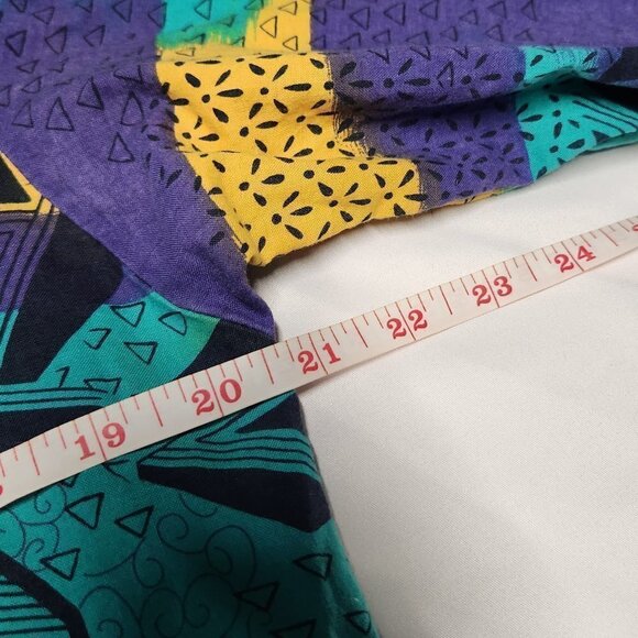 Vintage New Fashion Size Medium Abstract Blouse
Lot I - Picture 8 of 9